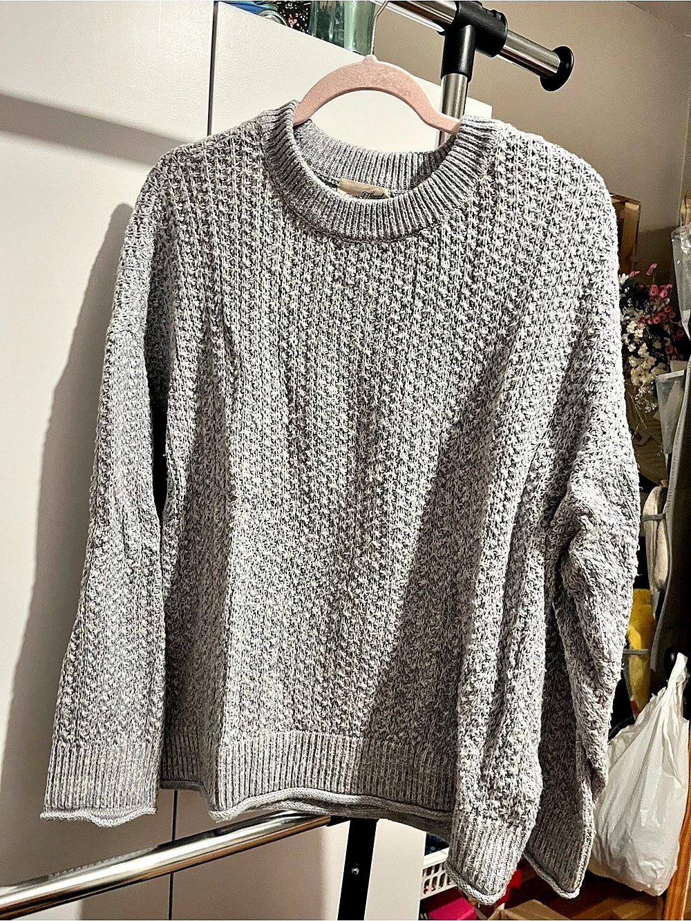 Universal Thread Textured Crewneck Sweater Size Medium in Gray